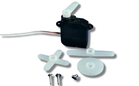 Ein d47 Servo mit Kabel und verschiedenen weißen Anbauteilen wie Propeller und Schrauben.