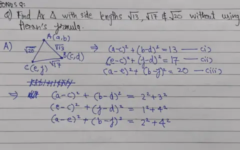 Triángulo con lados √13, √17, √20 y sus coordenadas. Se muestran ecuaciones para calcular el área, evitando la fórmula de Herón.