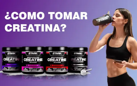 Mujer bebe creatina de un shaker. ¿Cómo tomar creatina para construir músculo? Variedad de sabores de creatina Stark Labs.