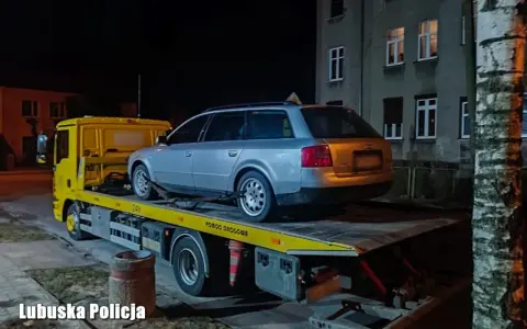 Srebrne Audi na lawecie. Policja przypomina, od ilu promili zabierają auto.