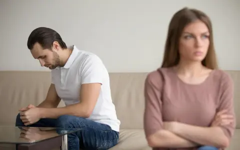 Jak wygląda rozprawa o znęcanie? Kluczowe etapy i prawa ofiary
