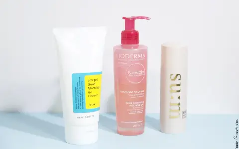 Trois nettoyants visage : COSRX, Bioderma Sensibio et Su:m37. Quel nettoyant visage choisir pour votre peau ?