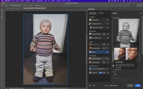 Dziecko w kolorowym sweterku i czapce, obok podgląd jak rozjaśnić zdjęcie za pomocą filtra "Koloruj" w Photoshopie.