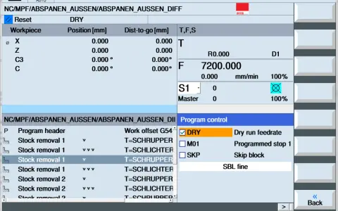 Esempi di programmazione CNC Siemens: interfaccia WinNC con controllo avanzamento a secco (DRY) attivo e parametri di lavorazione visibili.