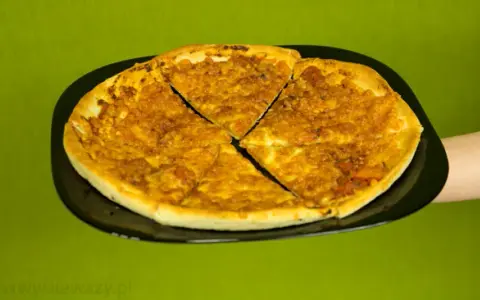 Pizza 40 cm: Ile kalorii? Porównanie i triki na "odchudzenie".