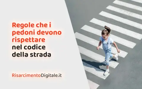 Bambina attraversa sulle strisce pedonali, imparando le regole per i pedoni nel codice della strada.