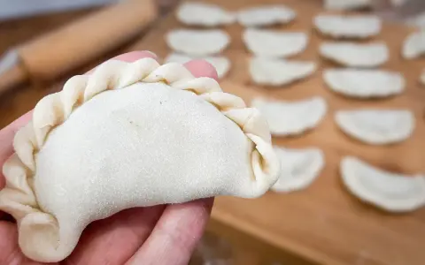 Jak lepić pierogi z warkoczem? Praktyczny przewodnik krok po kroku