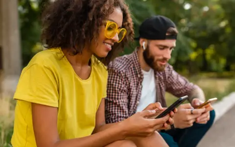 Platformy rozrywki online kontra salony stacjonarne w Polsce: co wybierają użytkownicy