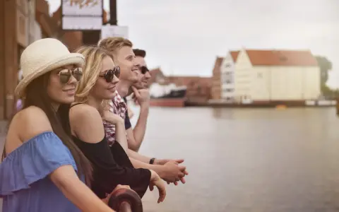 Weekendowe city breaki w Polsce – atrakcje, restauracje i rozrywka po zmroku