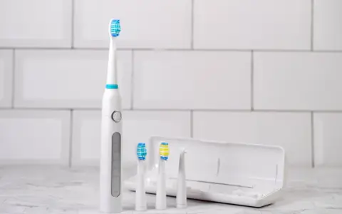 Co naprawdę ma znaczenie przy wyborze szczoteczki sonicznej?