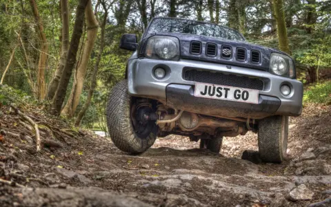 Zasilanie dodatkowe w autach 4x4 i kamperach: Dlaczego stały monitoring napięcia to podstawa?