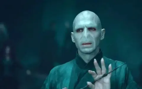 Ralph Fiennes jako Voldemort: tajemnice roli i jej wpływ na karierę aktora