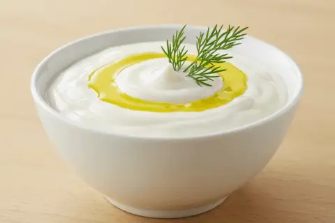 Jak zrobić sos z jogurtu naturalnego do mięsa - prosty przepis na smak