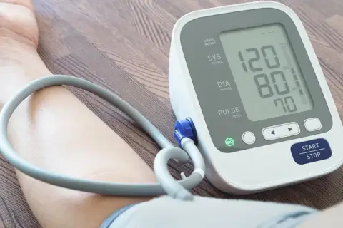 Pomiar ciśnienia krwi: 120/80, puls 70. Gdy masz wysokie ciśnienie, co robić? Skonsultuj się z lekarzem.