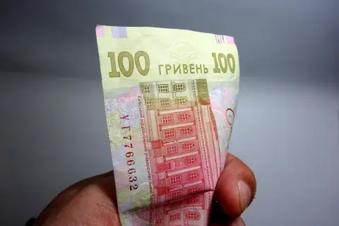 Ile zarabia lekarz na Ukrainie? Zaskakujące różnice w pensjach
