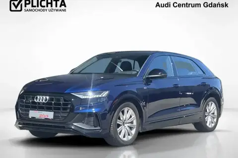 Elegancki, granatowy Audi Q8 na sprzedaż. Sprawdź atrakcyjną audi q8 cena w Audi Centrum Gdańsk.