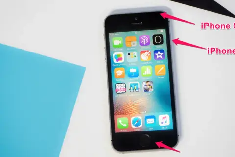 iPhone SE und iPhone 6s im Vergleich. Ein iPhone SE Neustart ist hier nicht zu sehen, aber die Geräte sind nebeneinander platziert.
