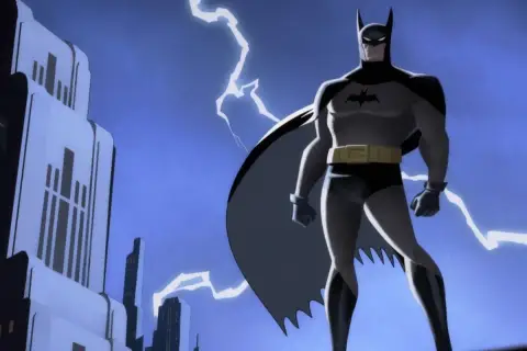 Batman, mroczny mściciel, stoi na tle burzowego nieba i Gotham.