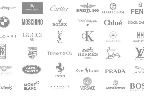 Kolekcja logotypów znanych marek, w tym wiele amerykańskich marek odzieżowych, takich jak Calvin Klein, Ralph Lauren, czy BOSS.