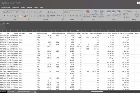 Arkusz kalkulacyjny Excel z danymi w kolumnach, w tym kolumna "sku".