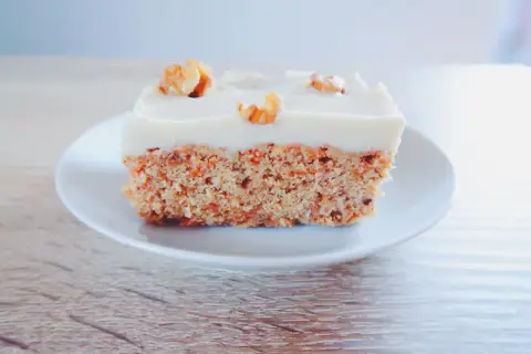 Idealne ciasto marchewkowe bez glutenu? Odkryj sekret wilgotności!
