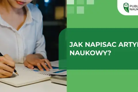 Osoba pisze ręcznie w zeszycie, ucząc się, jak napisać artykuł naukowy. Logo "Publikacje Naukowe" na zielonym tle.