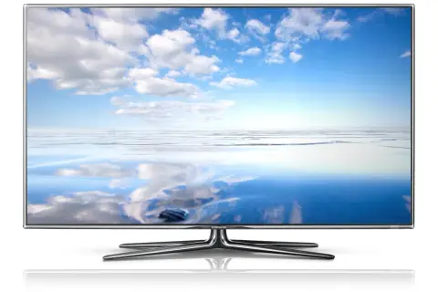Elegancki telewizor Samsung z obrazem nieba i odbijającej się tafli wody. Idealny wybór, jeśli zastanawiasz się, który telewizor pobiera najmniej prądu.