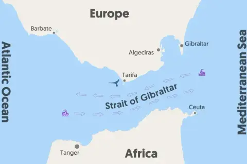 Mapa pokazuje Cieśninę Gibraltarską, oddzielającą Europę od Afryki. Gdzie leży Maroko? Na południe od cieśniny, obok Tangeru.