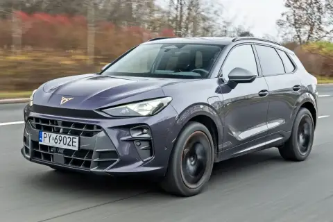 Nowy Cupra Terramar w ruchu. Sprawdź aktualną cupra terramar cena i dostępne wersje.