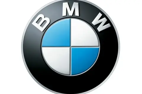 Logo BMW, znany skrót od Bayerische Motoren Werke, z charakterystycznymi niebiesko-białymi ćwiartkami.