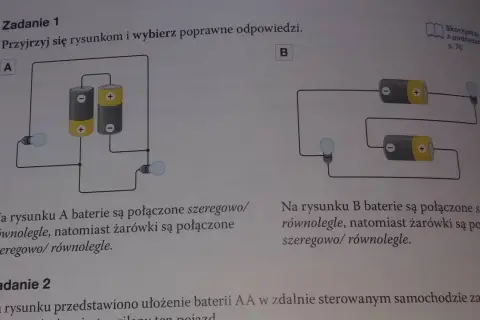 Rysunek A pokazuje połączenie równoległe baterii i szeregowe żarówek. Rysunek B ilustruje połączenie szeregowe baterii i równoległe żarówek.