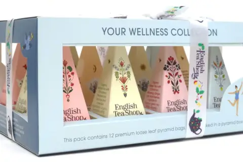 Kolekcja wellness English Tea Shop: 12 piramidek z herbatą w pudełku.
