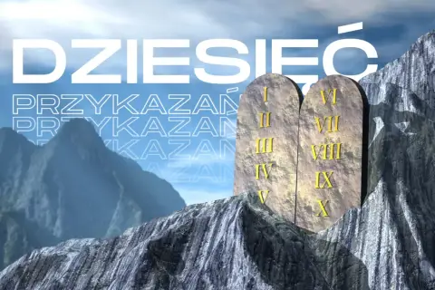 Kamienne tablice z Dziesięcioma Przykazaniami, symbolizujące dekalog z biblii, na tle gór.