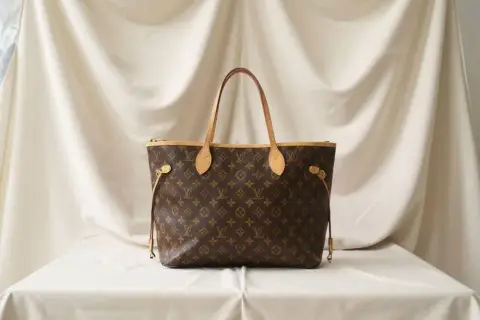 Ceny Louis Vuitton w Polsce: Ile naprawdę kosztuje torebka LV?