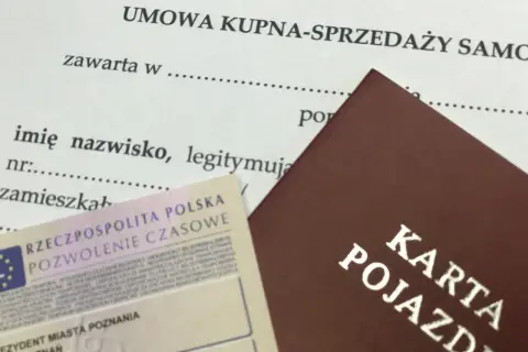 Umowa kupna-sprzedaży samochodu i karta pojazdu. Czy numer silnika musi być na umowie?