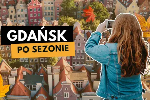 Dziewczyna robi zdjęcie jesiennego Gdańska. W tle kolorowe kamienice i liście.
