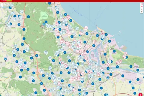 Mapa pokazuje sieć **Gdańsk public transport** z zaznaczonymi przystankami i trasami.