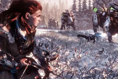 Aloy z Horizon Zero Dawn Platyna w śnieżnym lesie, gotowa do walki z mechanicznymi bestiami.