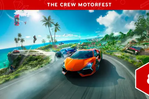 La recensione di The Crew Motorfest mostra auto sportive su un'isola tropicale, con moto e aerei sullo sfondo. Un 8 rosso indica il punteggio.