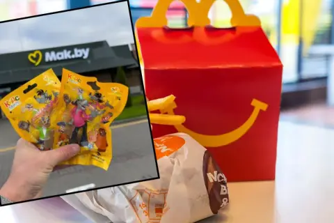 Ręka trzyma paczki z zabawkami z zestawu happy meal McDonald's. W tle czerwone pudełko z uśmiechem i frytki.