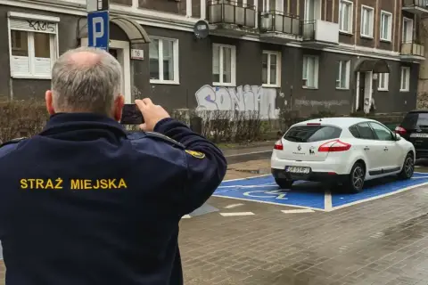 Miejsca dla niepełnosprawnych: Ile, jak i kto? Uniknij mandatu!