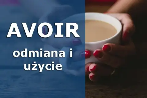 AVOIR odmiana i użycie. Dwie dłonie z czerwonym lakierem trzymają kubek z kawą.