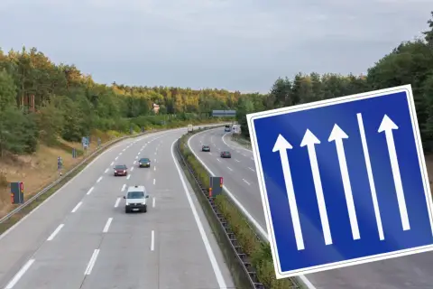 Autostrady w Niemczech z tablicą informującą o pasach ruchu.