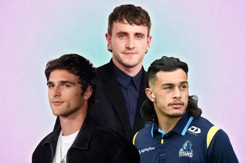 Tres hombres con peinados modernos, uno con un corte mullet que marca tendencia.