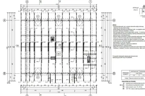 Plan dachu z oznaczeniami elementów i wymiarami, pomocny w tym, jak liczymy ilość kondygnacji.
