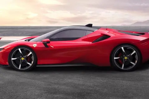 Czerwone Ferrari SF90 na torze. Marzysz o tym aucie? Sprawdź, jaka jest ferrari sf90 cena i zacznij planować zakup.