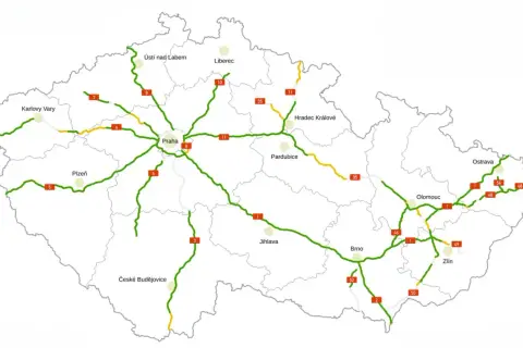 Mapa Czech z zaznaczonymi drogami. Zielone linie to drogi płatne, żółte to drogi ekspresowe. Kluczowe miasta: Praga, Brno, Ostrava.