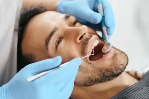 Ból zęba? Co robi dentysta i jak Ci pomoże krok po kroku