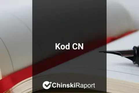Otwarty notatnik z piórem i tekstem "Kod CN".