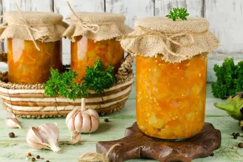 Jak pasteryzować zupę pomidorową? Smak lata w słoikach!
